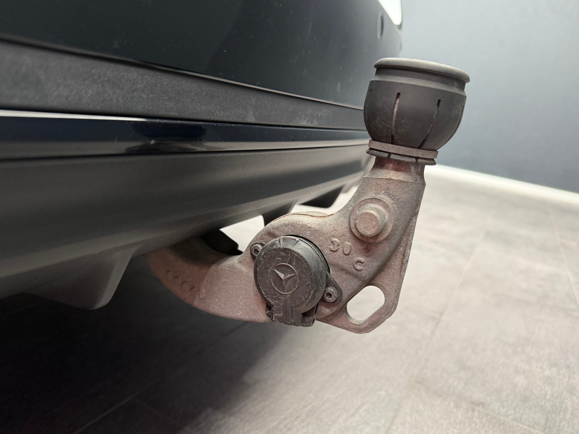 MERCEDES-BENZ C 220 d AMG Line 4matic Werksgarantie Vollausstattung-image-13