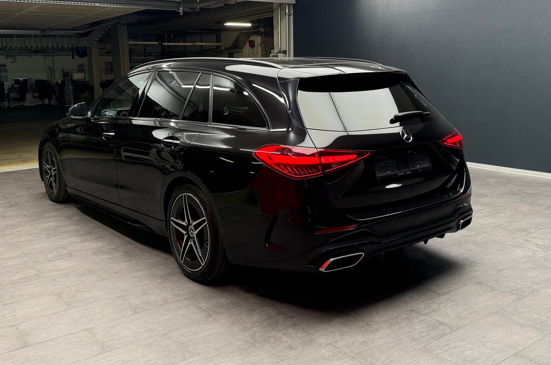 MERCEDES-BENZ C 220 d AMG Line 4matic Werksgarantie Vollausstattung-image-3