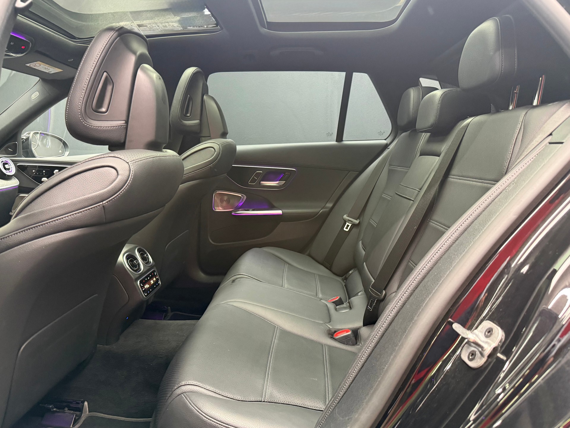 MERCEDES-BENZ C 220 d AMG Line 4matic Werksgarantie Vollausstattung-image-12
