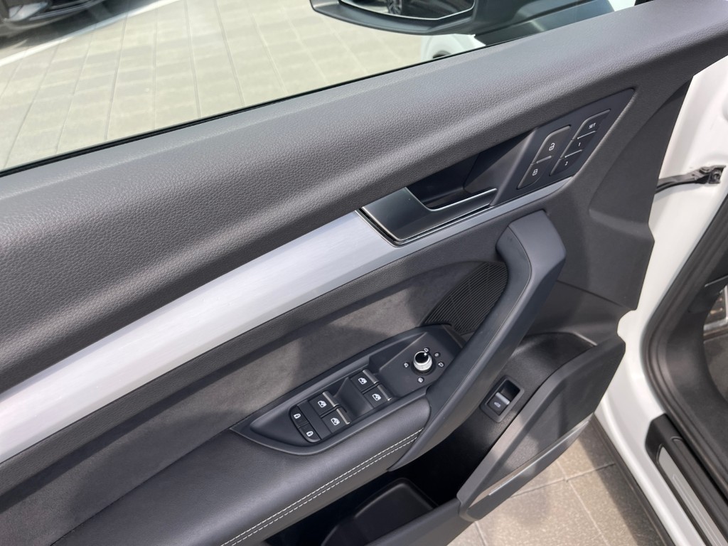 AUDI Q5 Sportback 40 TDI Blackedition quattro S-tronic-image-10