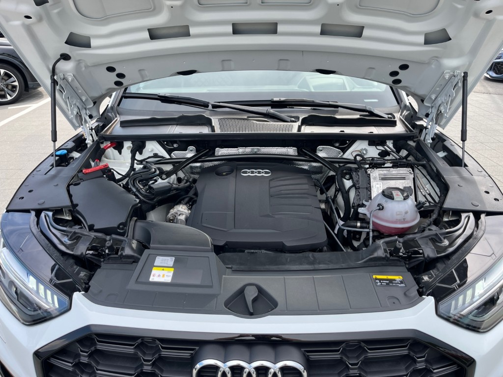 AUDI Q5 Sportback 40 TDI Blackedition quattro S-tronic-image-19