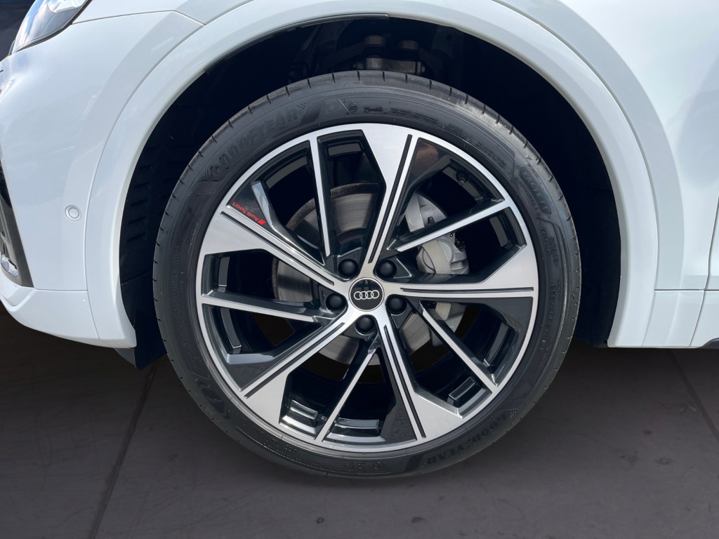 AUDI Q5 Sportback 40 TDI Blackedition quattro S-tronic-image-8