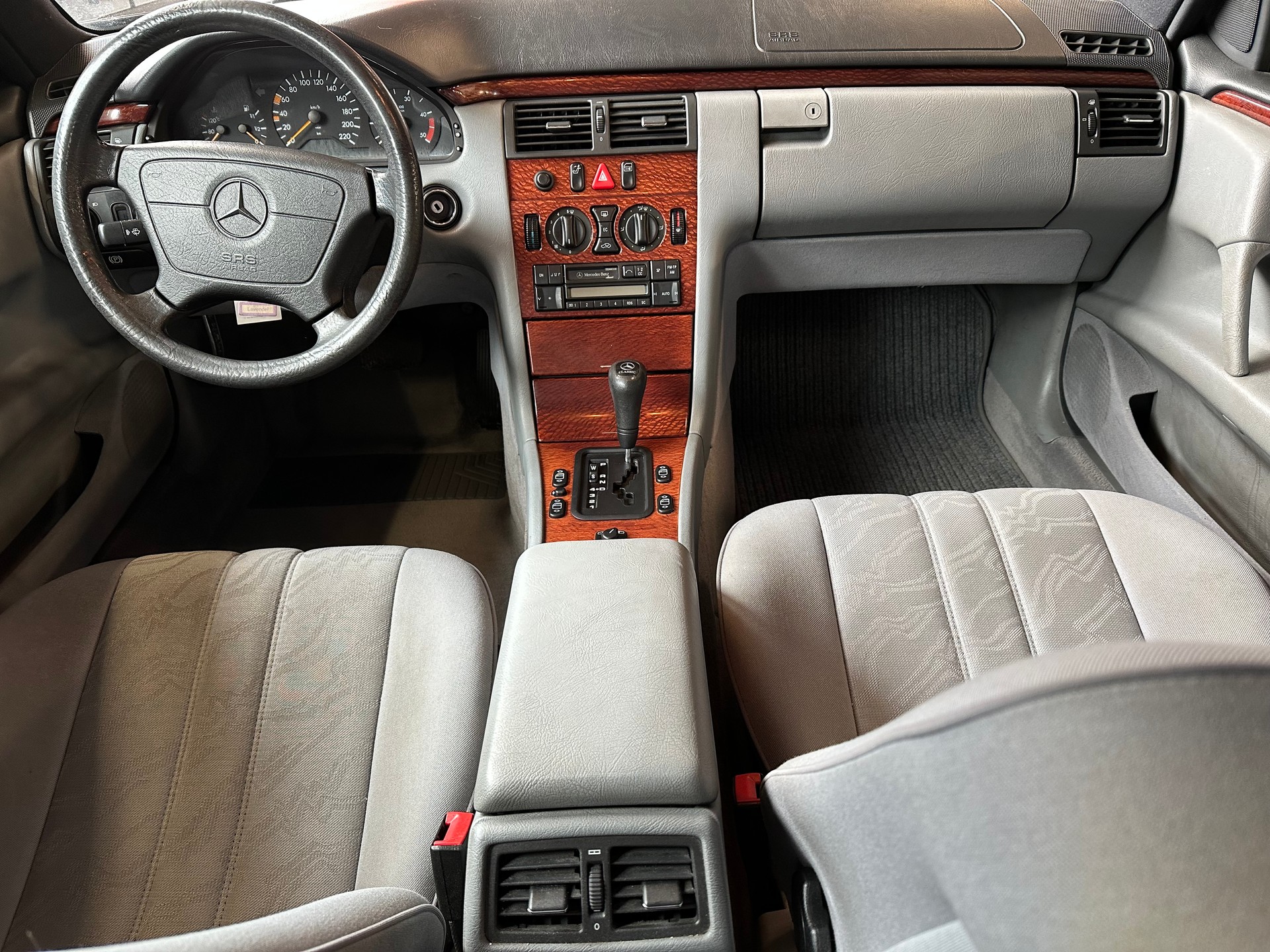 MERCEDES-BENZ E 290 TD Classic-image-10