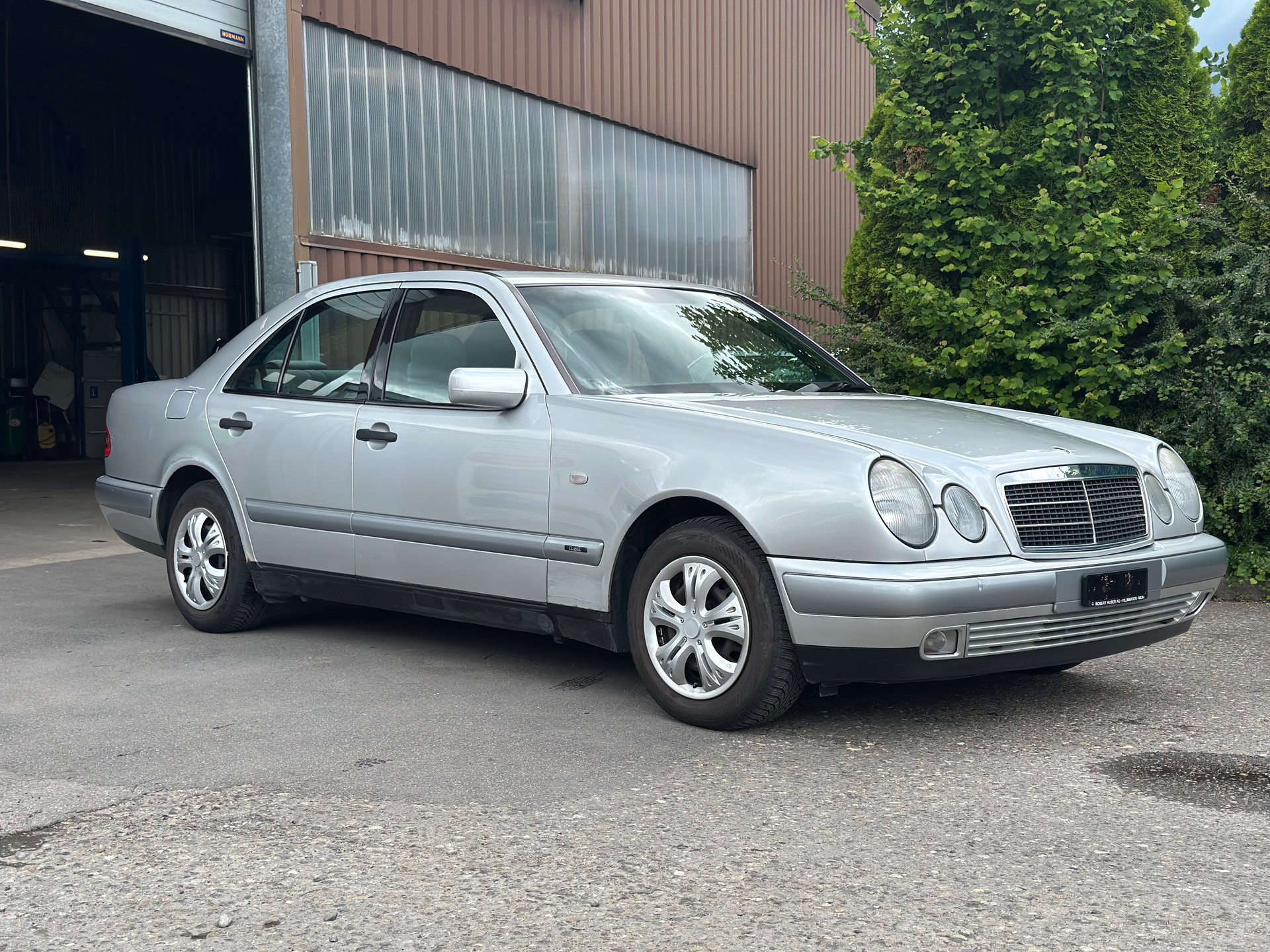 MERCEDES-BENZ E 290 TD Classic-image-1