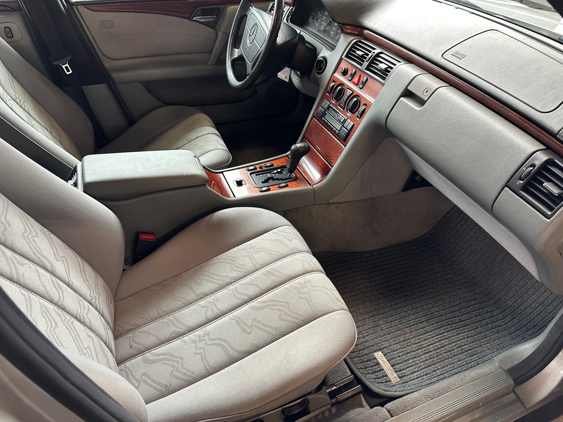 MERCEDES-BENZ E 290 TD Classic-image-9