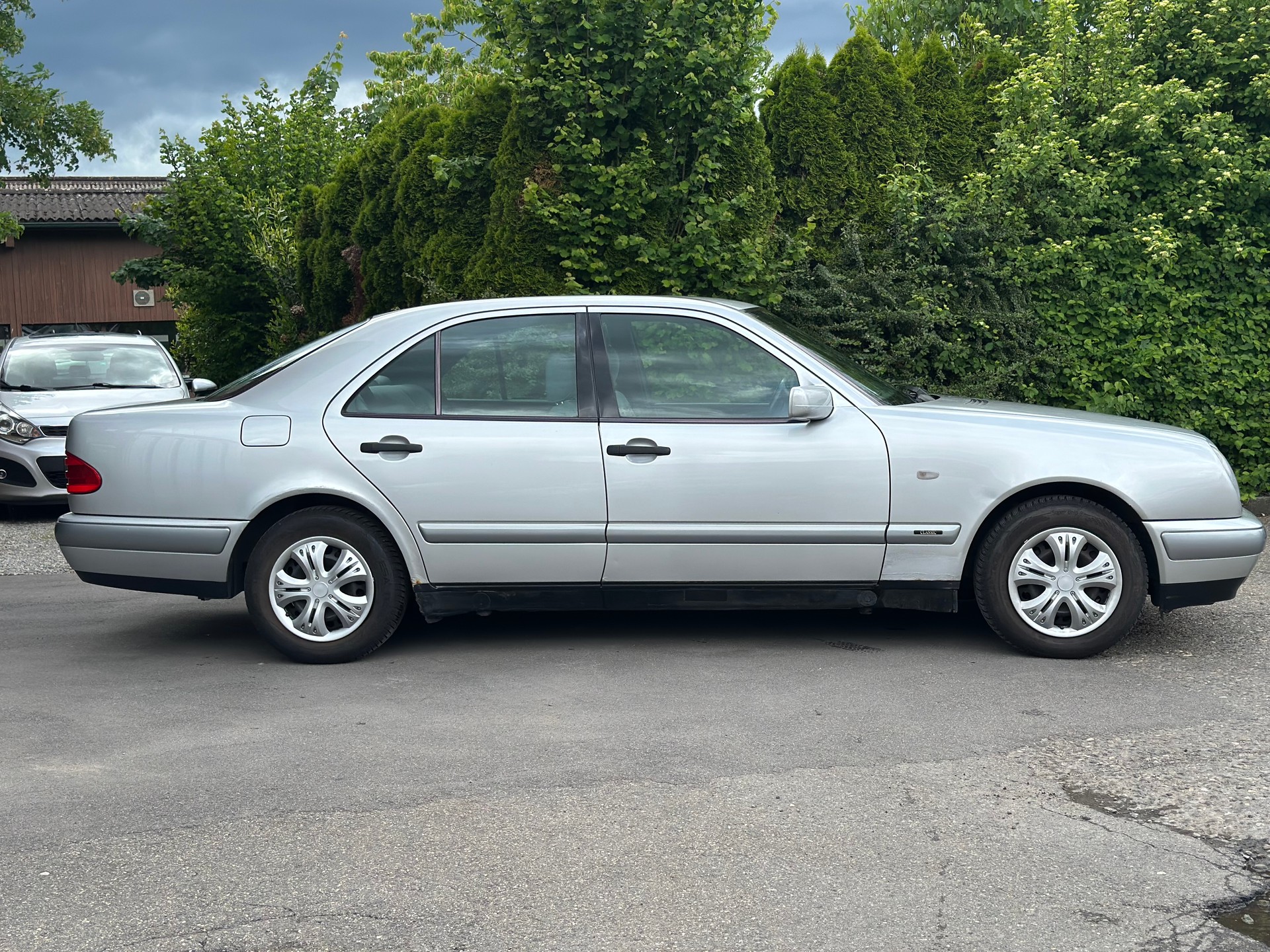 MERCEDES-BENZ E 290 TD Classic-image-2