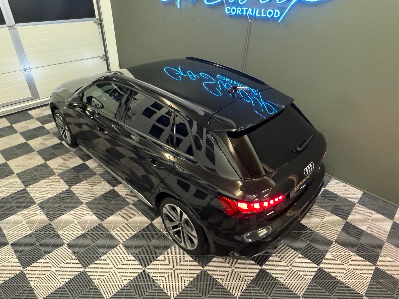AUDI A3 Sportback 40 TFSI e S line S-tronic-image-2