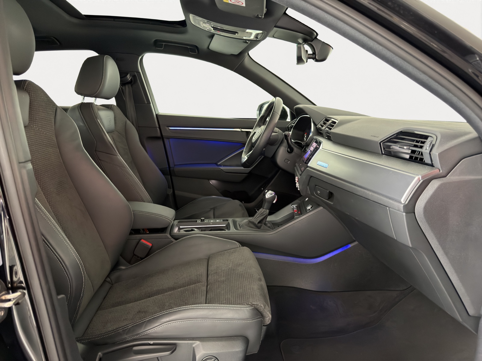 AUDI Q3 Sportback 40 TDI S line Attraction 200PS-image-6