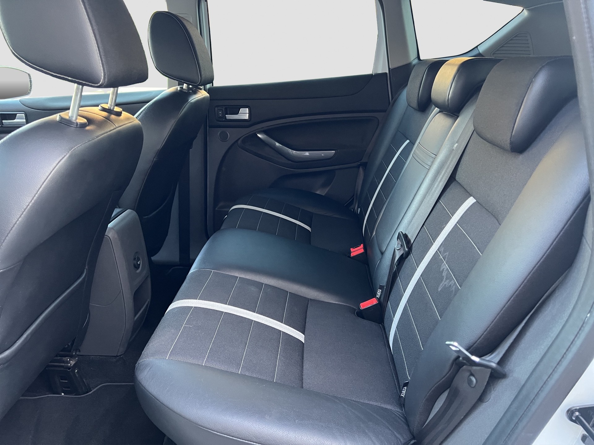 FORD Kuga 2.0 TDCi Titanium 4WD PowerShift-image-9