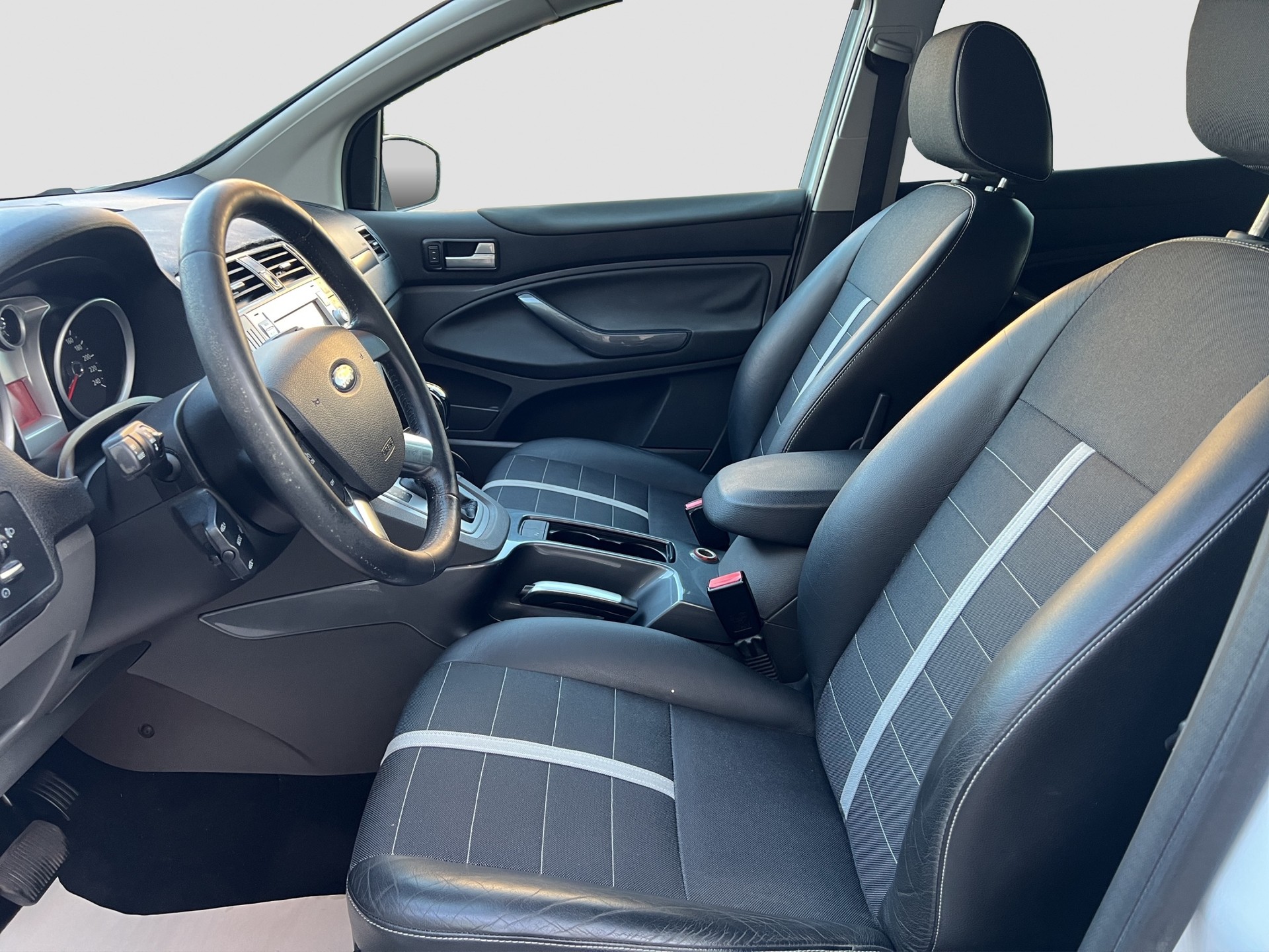 FORD Kuga 2.0 TDCi Titanium 4WD PowerShift-image-8