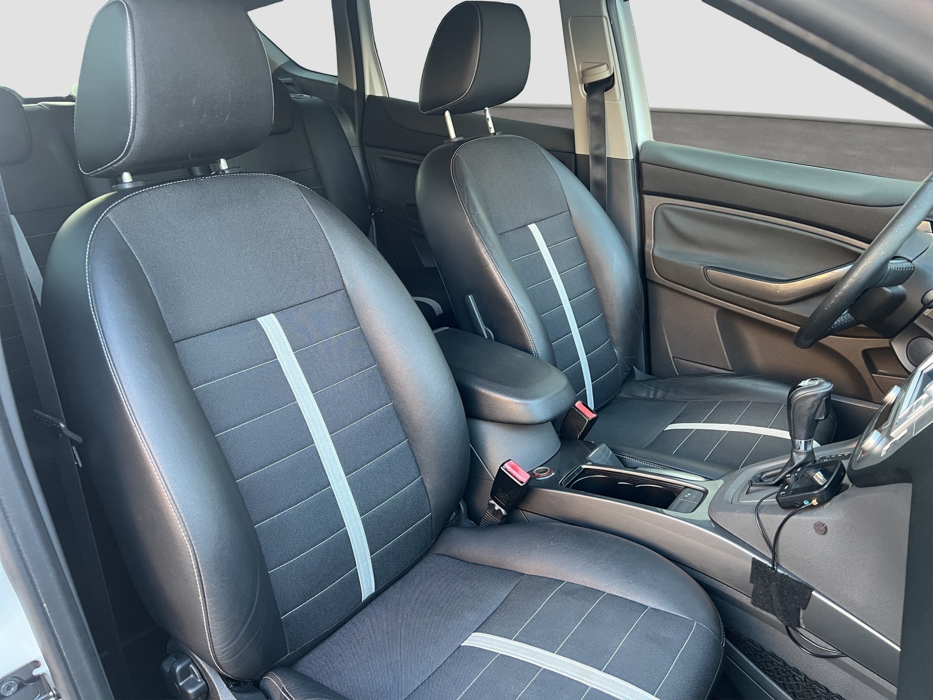 FORD Kuga 2.0 TDCi Titanium 4WD PowerShift-image-14
