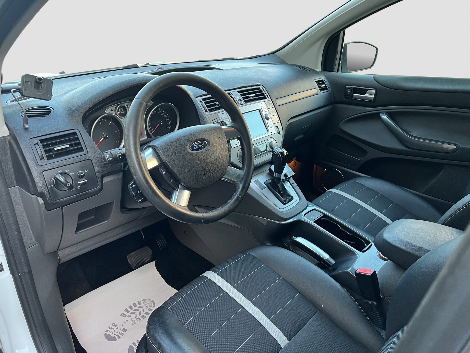 FORD Kuga 2.0 TDCi Titanium 4WD PowerShift-image-11