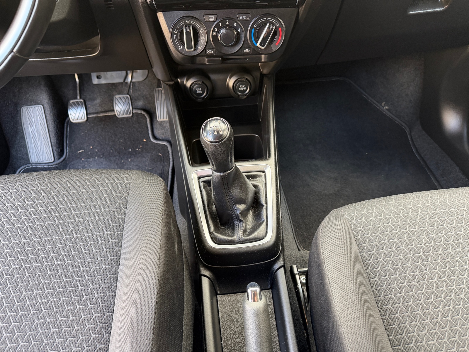 SUZUKI Swift 1.2 Unico-image-10