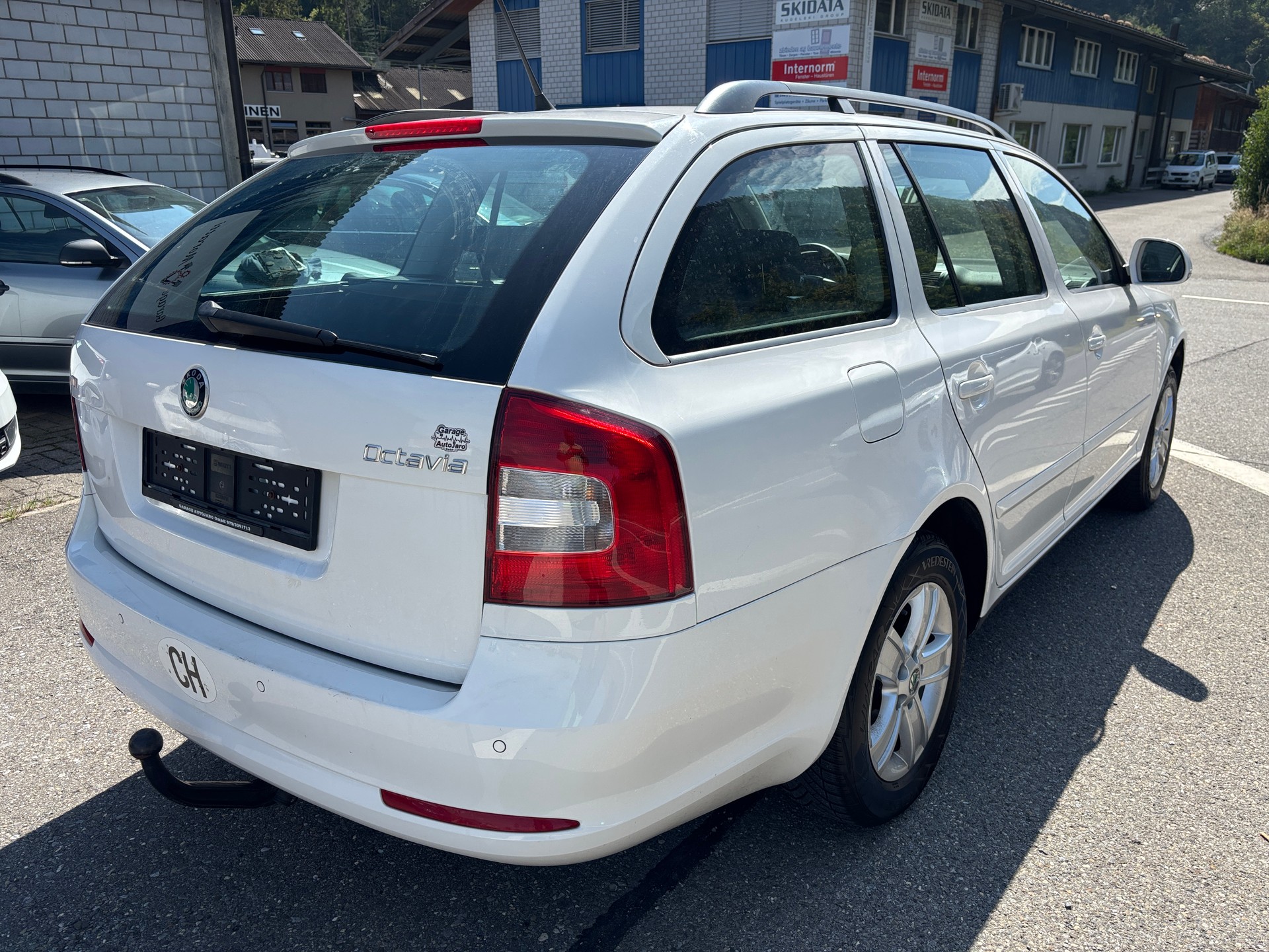 SKODA Octavia Combi 2.0 TDI Adventure 4x4-image-5