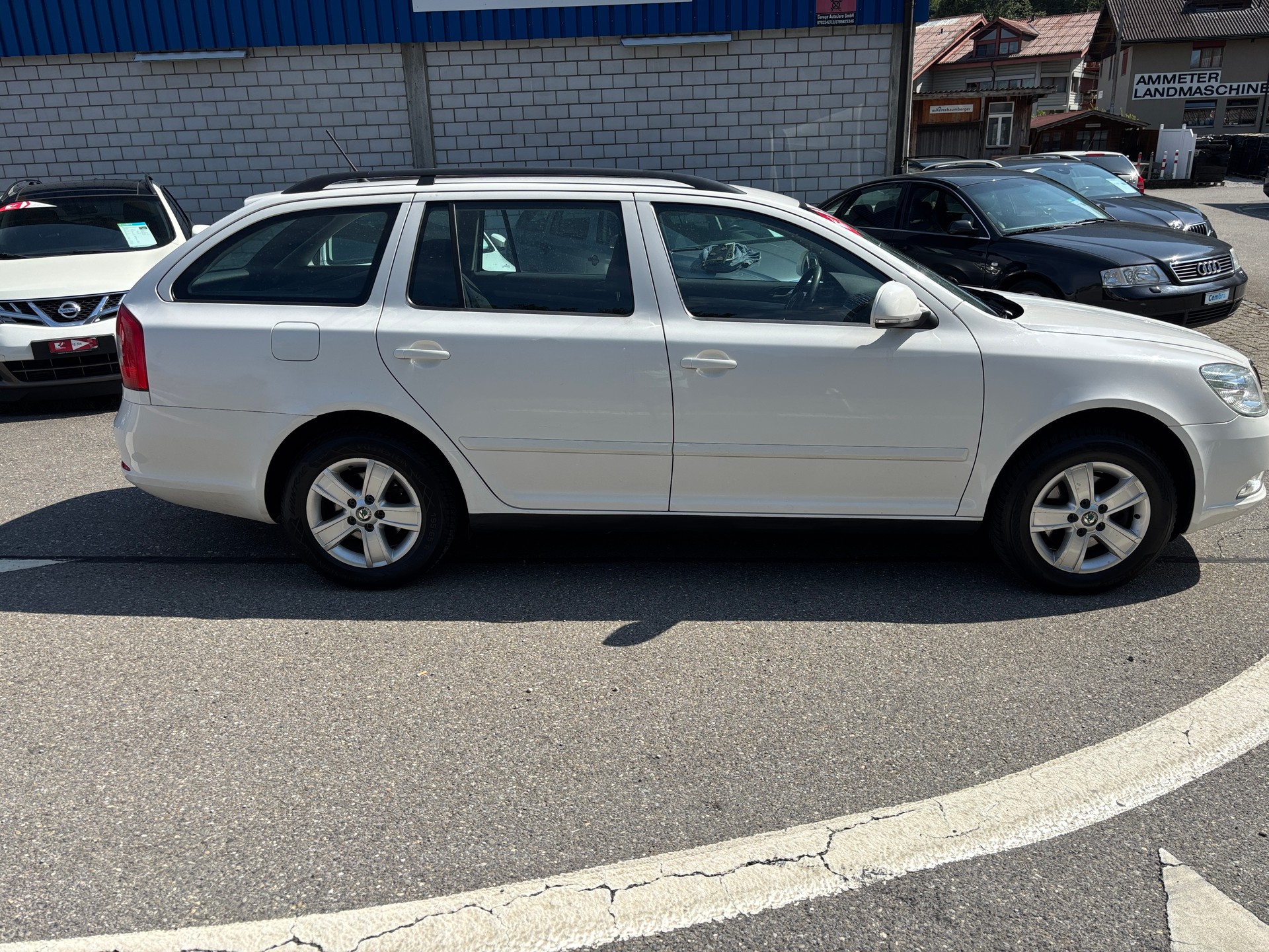 SKODA Octavia Combi 2.0 TDI Adventure 4x4-image-4