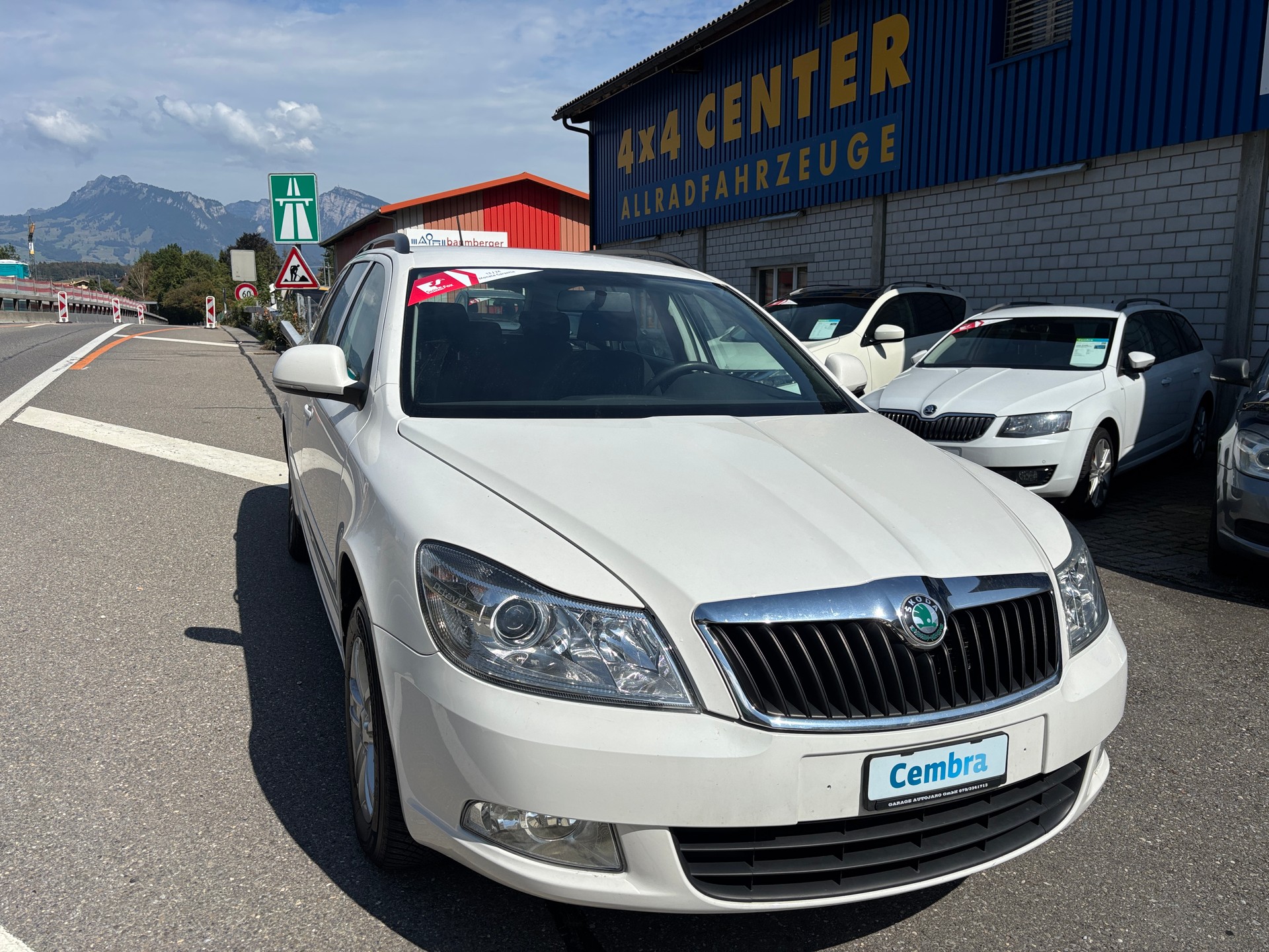 SKODA Octavia Combi 2.0 TDI Adventure 4x4-image-0