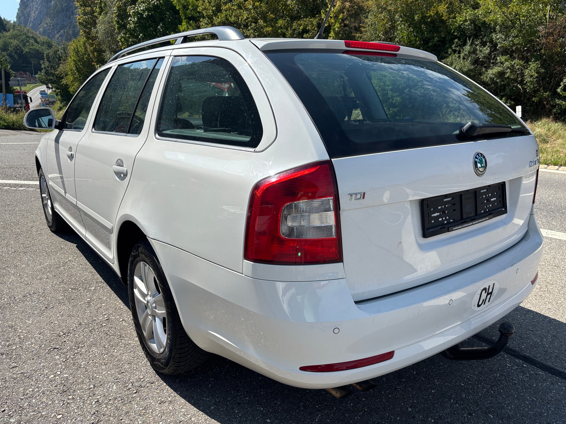 SKODA Octavia Combi 2.0 TDI Adventure 4x4-image-6