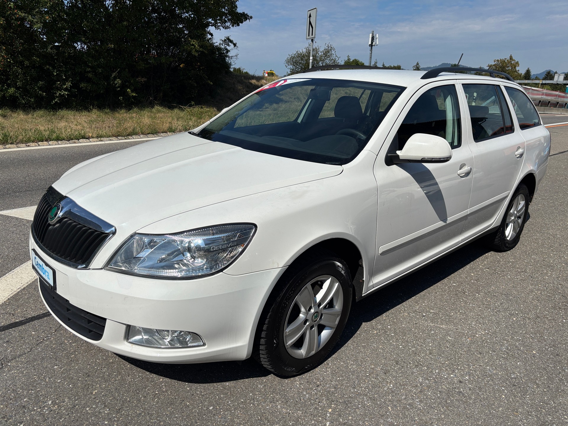 SKODA Octavia Combi 2.0 TDI Adventure 4x4-image-2