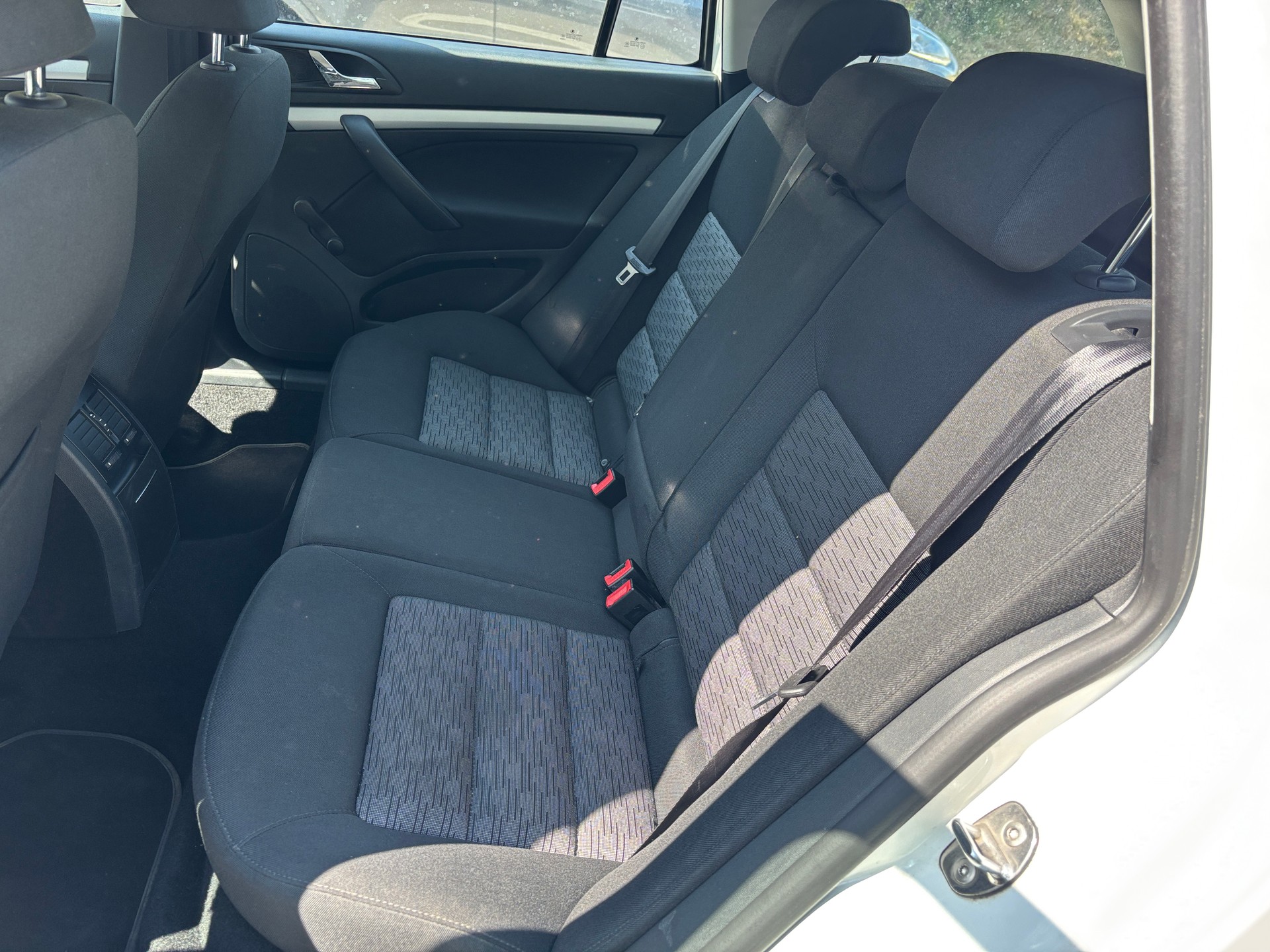 SKODA Octavia Combi 2.0 TDI Adventure 4x4-image-7