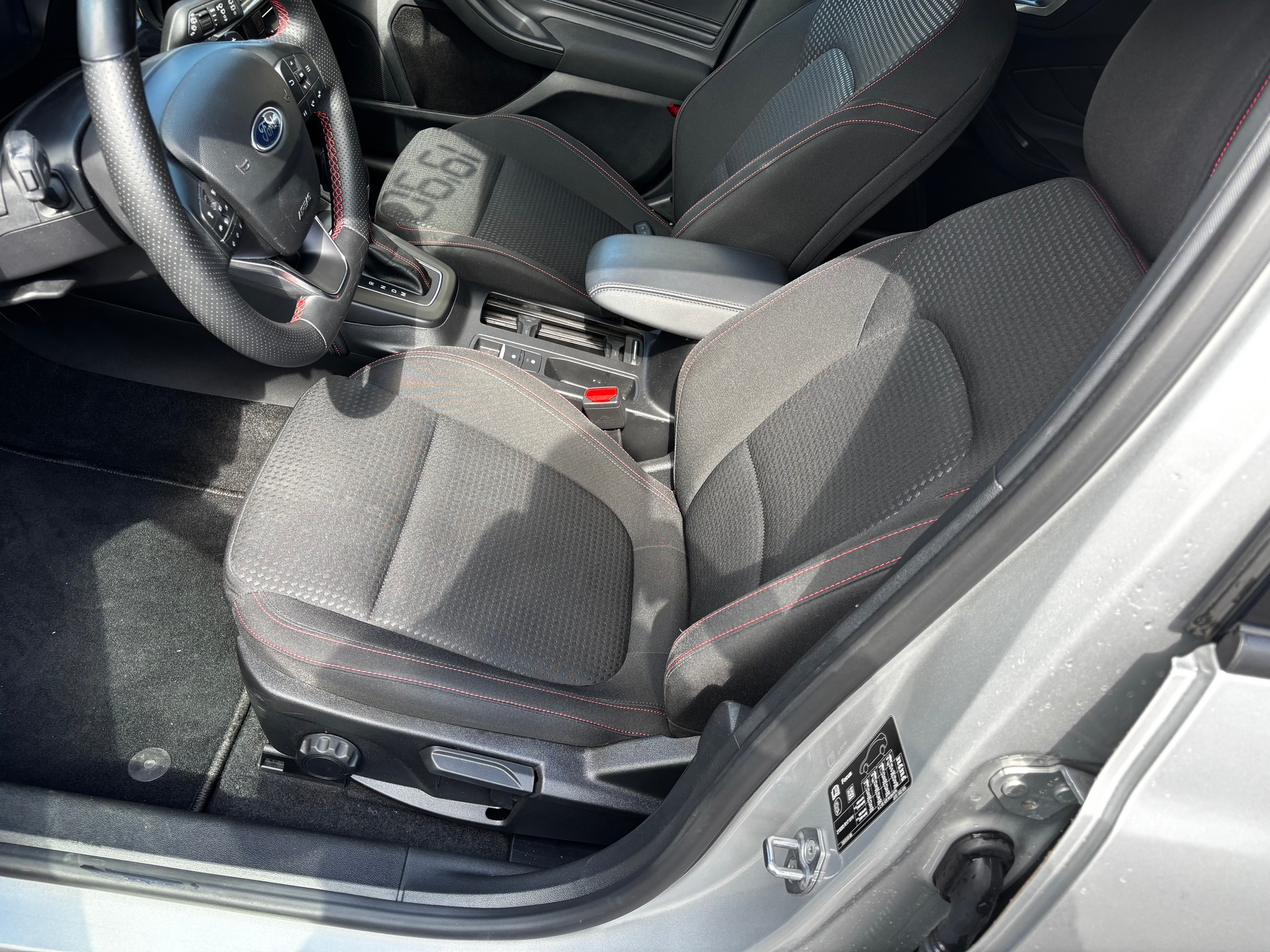 FORD Focus 1.0 MHEV ST-Line X Automat-image-9