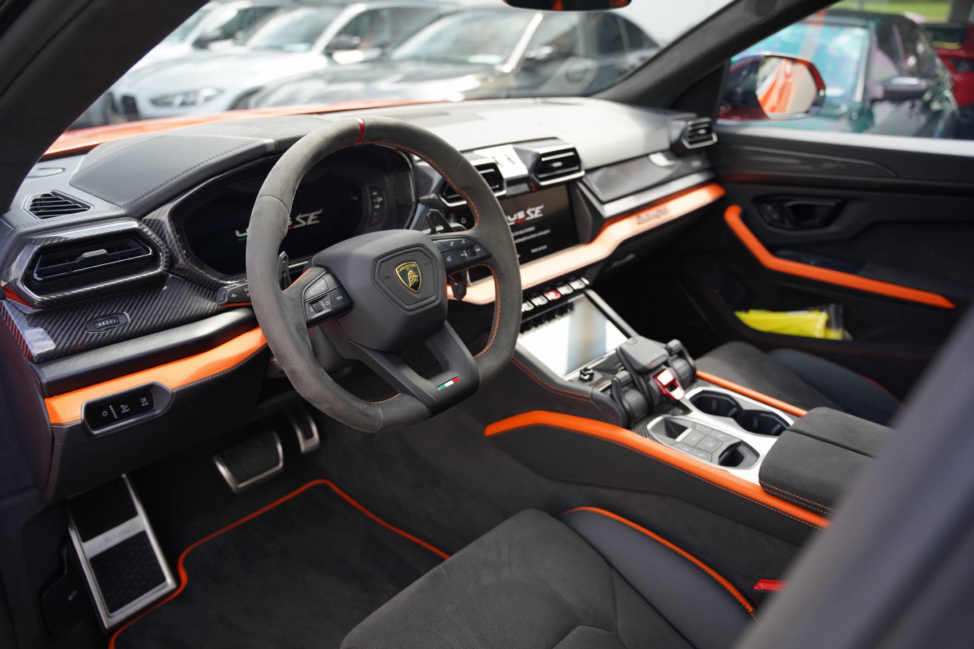LAMBORGHINI Urus SE-image-6