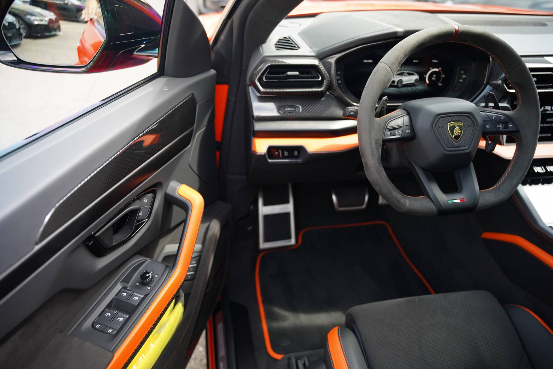 LAMBORGHINI Urus SE-image-8