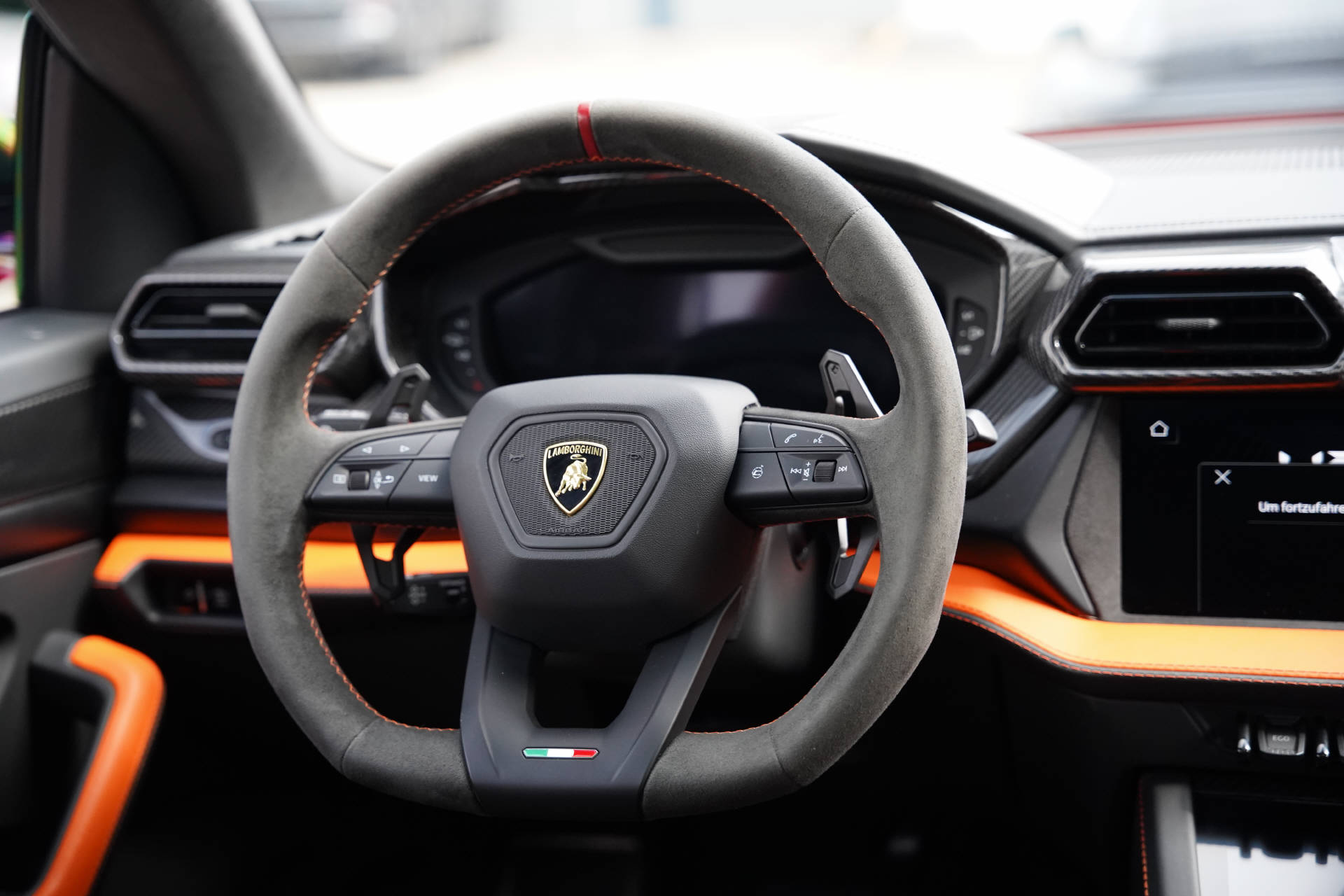 LAMBORGHINI Urus SE-image-12