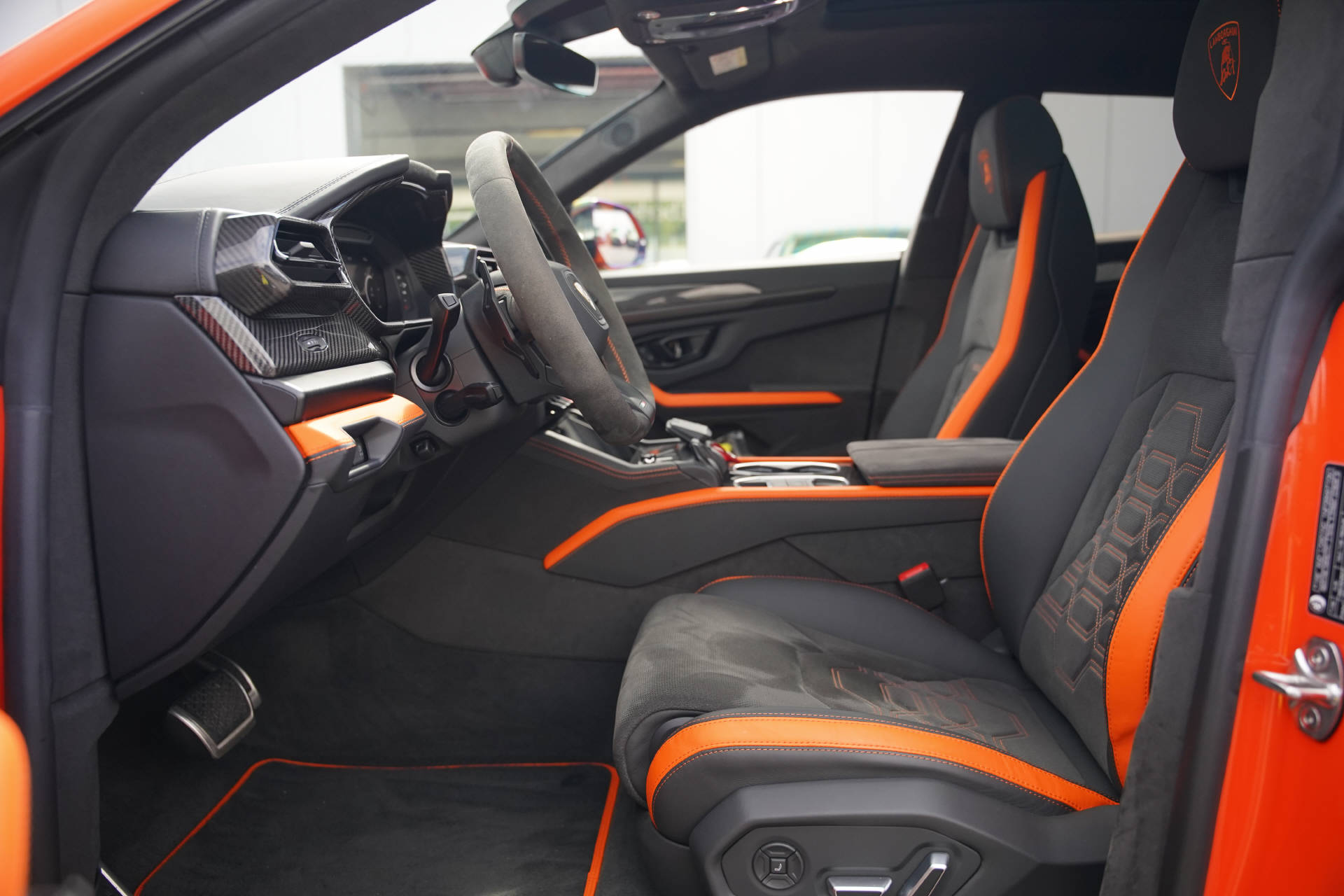 LAMBORGHINI Urus SE-image-7