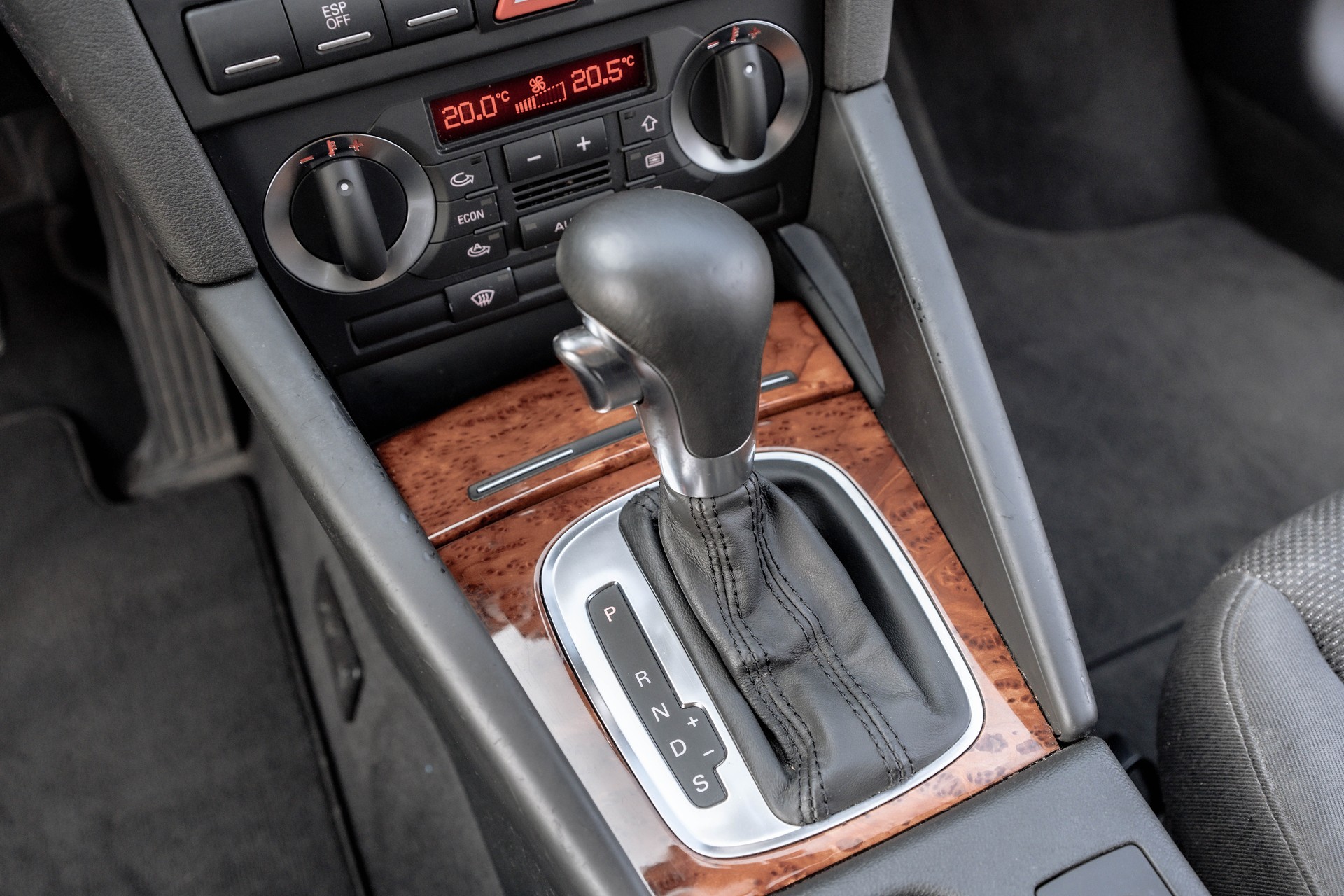 AUDI A3 1.8 Turbo FSI Ambiente * STEUERKETTE ERSETZT * FRISCH AB MFK & SERVICE *-image-9