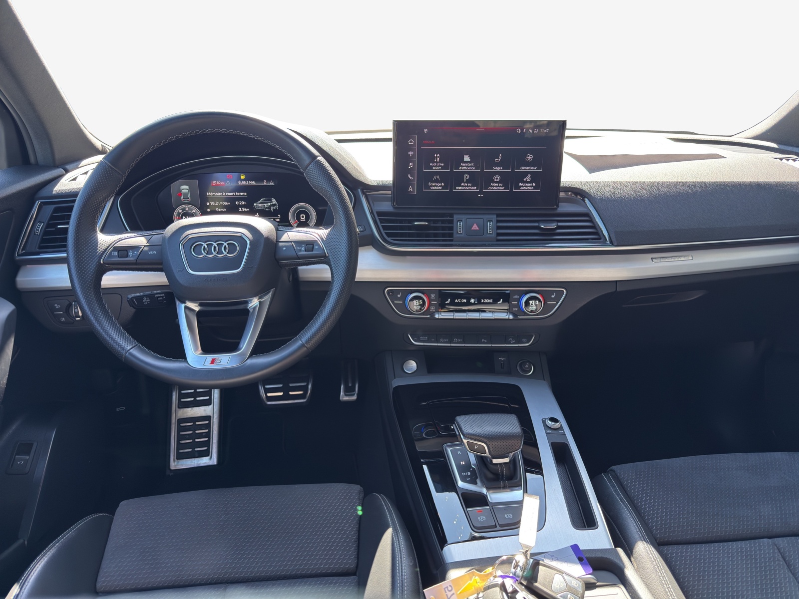 AUDI Q5 40 TDI Black Edition quattro S-tronic-image-8