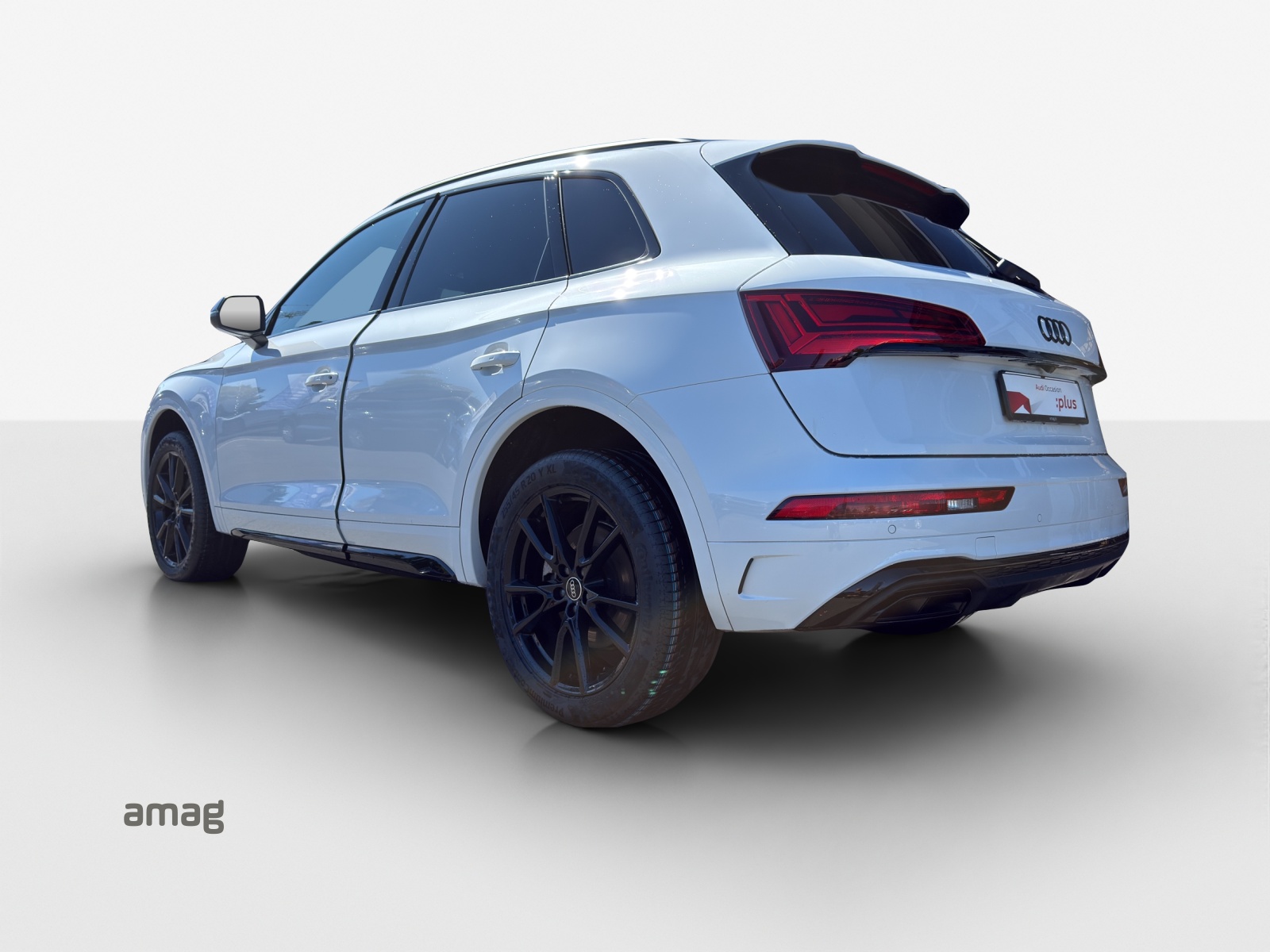 AUDI Q5 40 TDI Black Edition quattro S-tronic-image-2