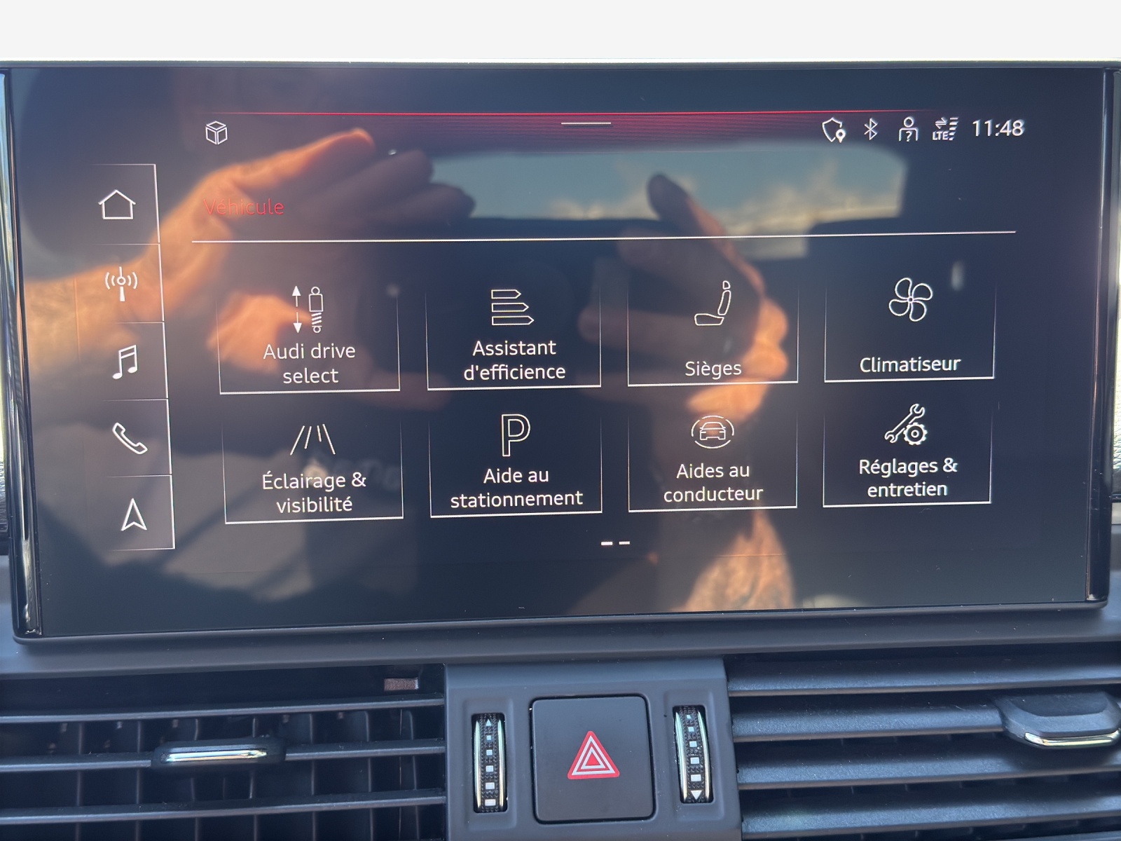 AUDI Q5 40 TDI Black Edition quattro S-tronic-image-15