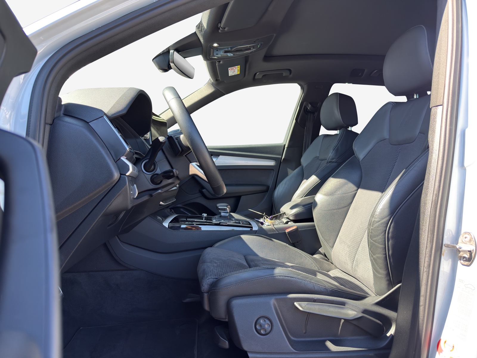 AUDI Q5 40 TDI Black Edition quattro S-tronic-image-7
