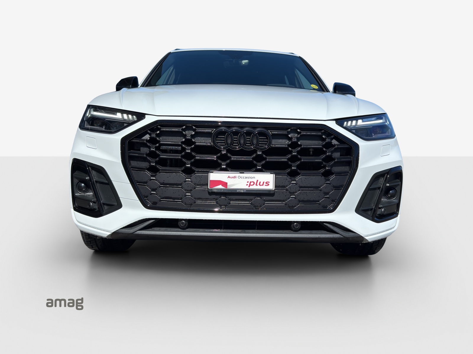 AUDI Q5 40 TDI Black Edition quattro S-tronic-image-6