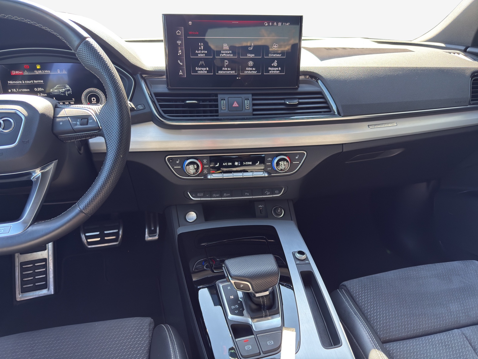 AUDI Q5 40 TDI Black Edition quattro S-tronic-image-10