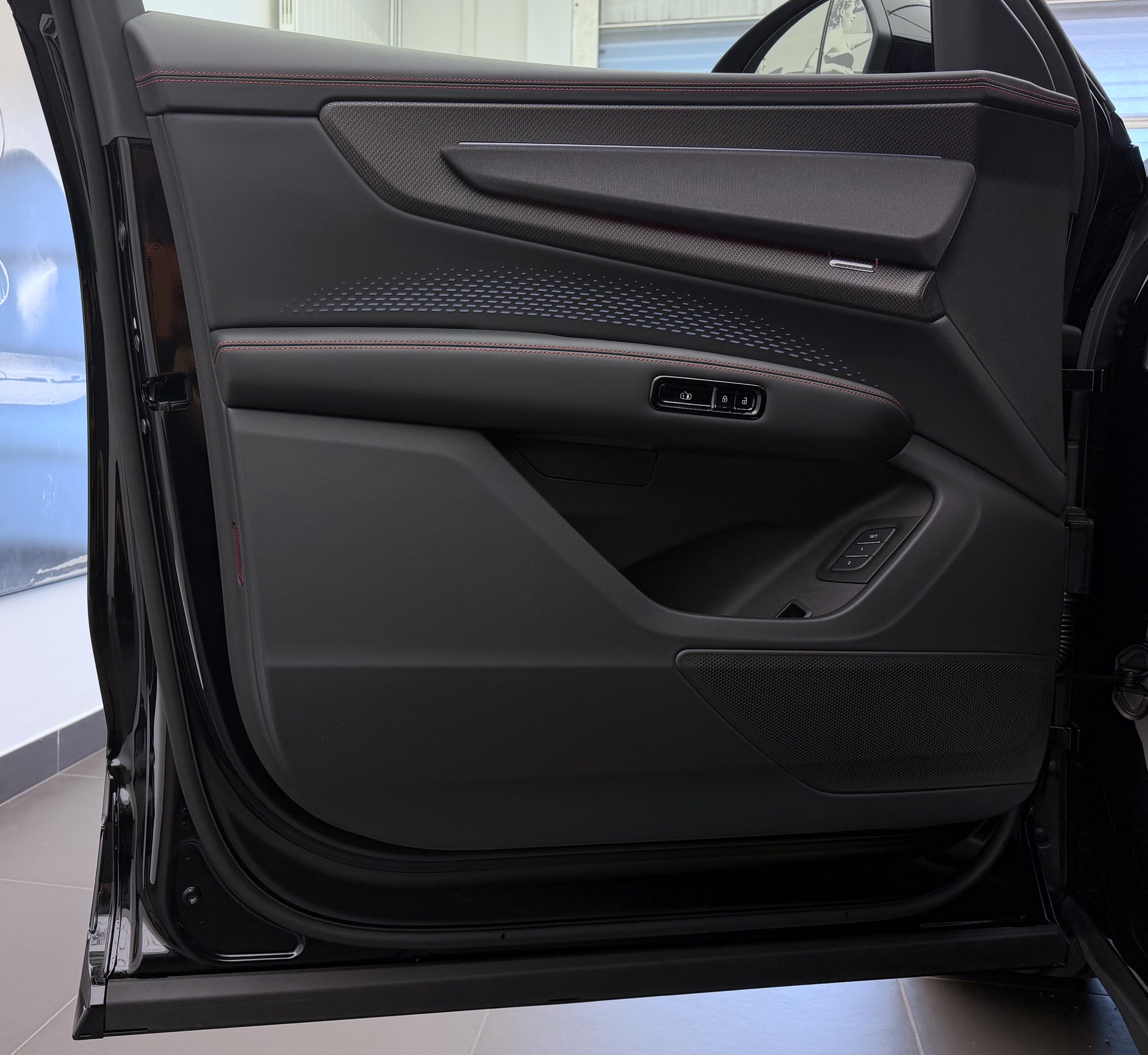 AUDI Q7 SUV TDI quattro 220 kW-image-3