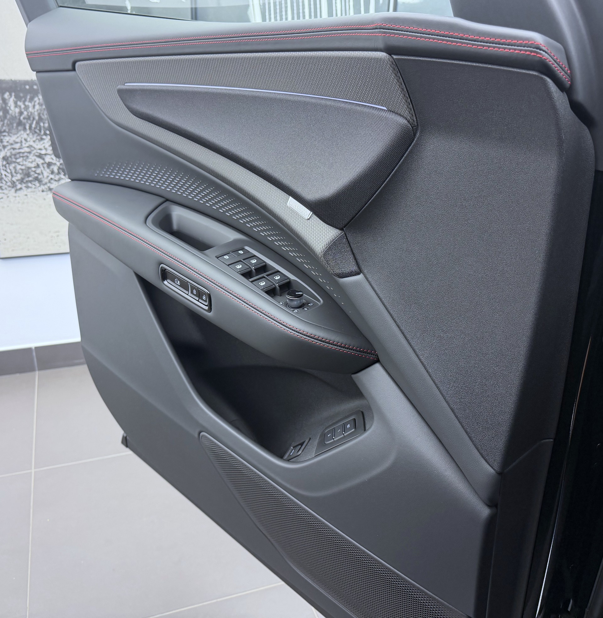 AUDI Q7 SUV TDI quattro 220 kW-image-4