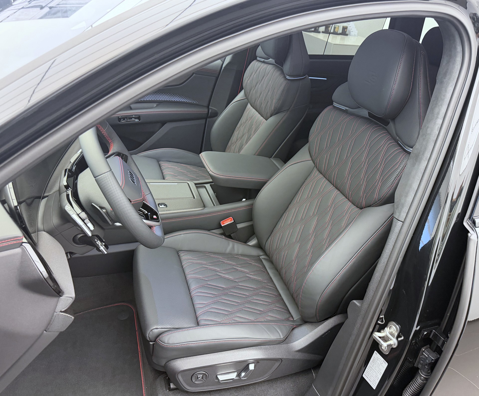 AUDI Q7 SUV TDI quattro 220 kW-image-5
