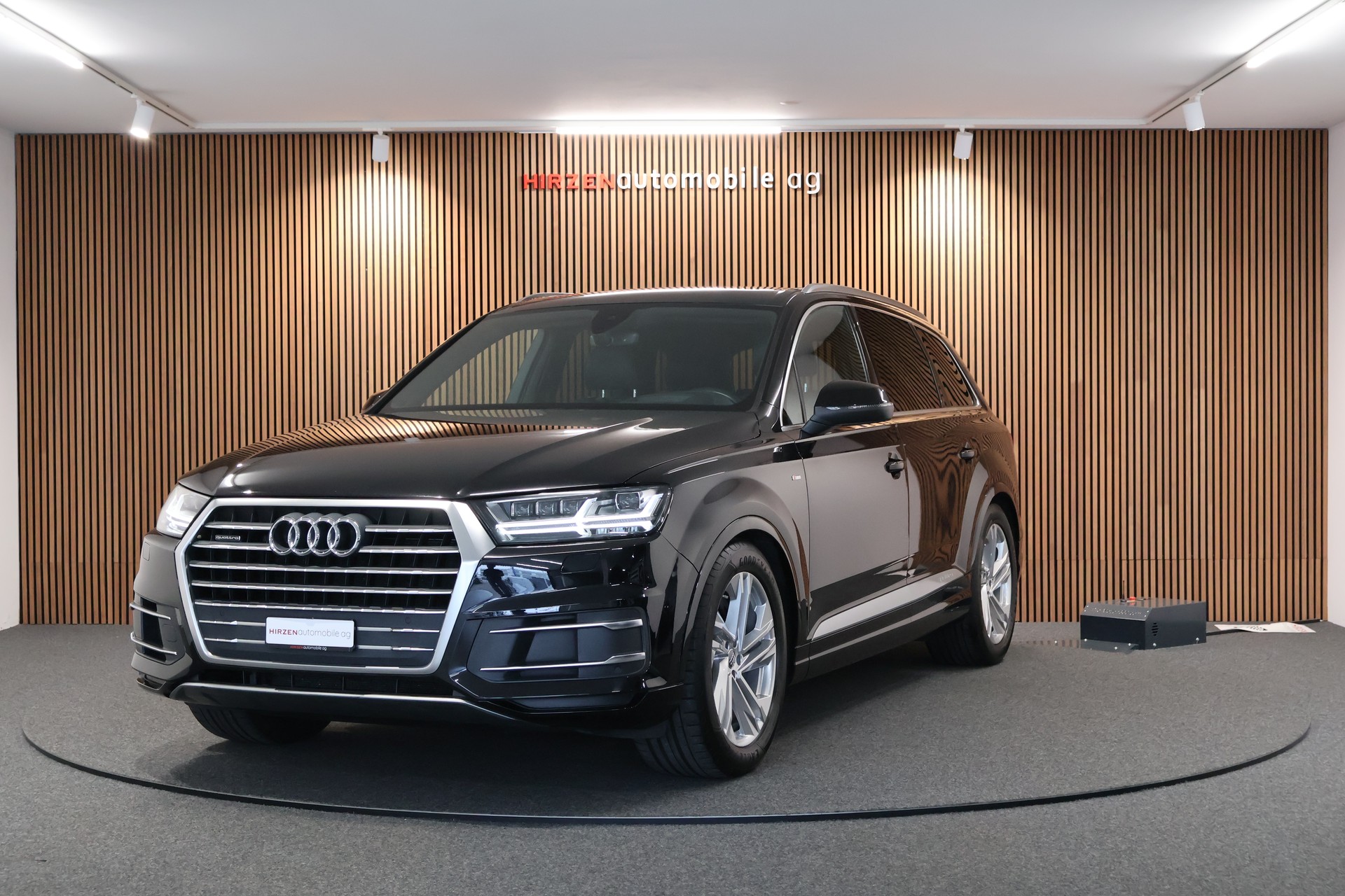 AUDI Q7 3.0 TDI quattro tiptronic 7 Sitze-image-0