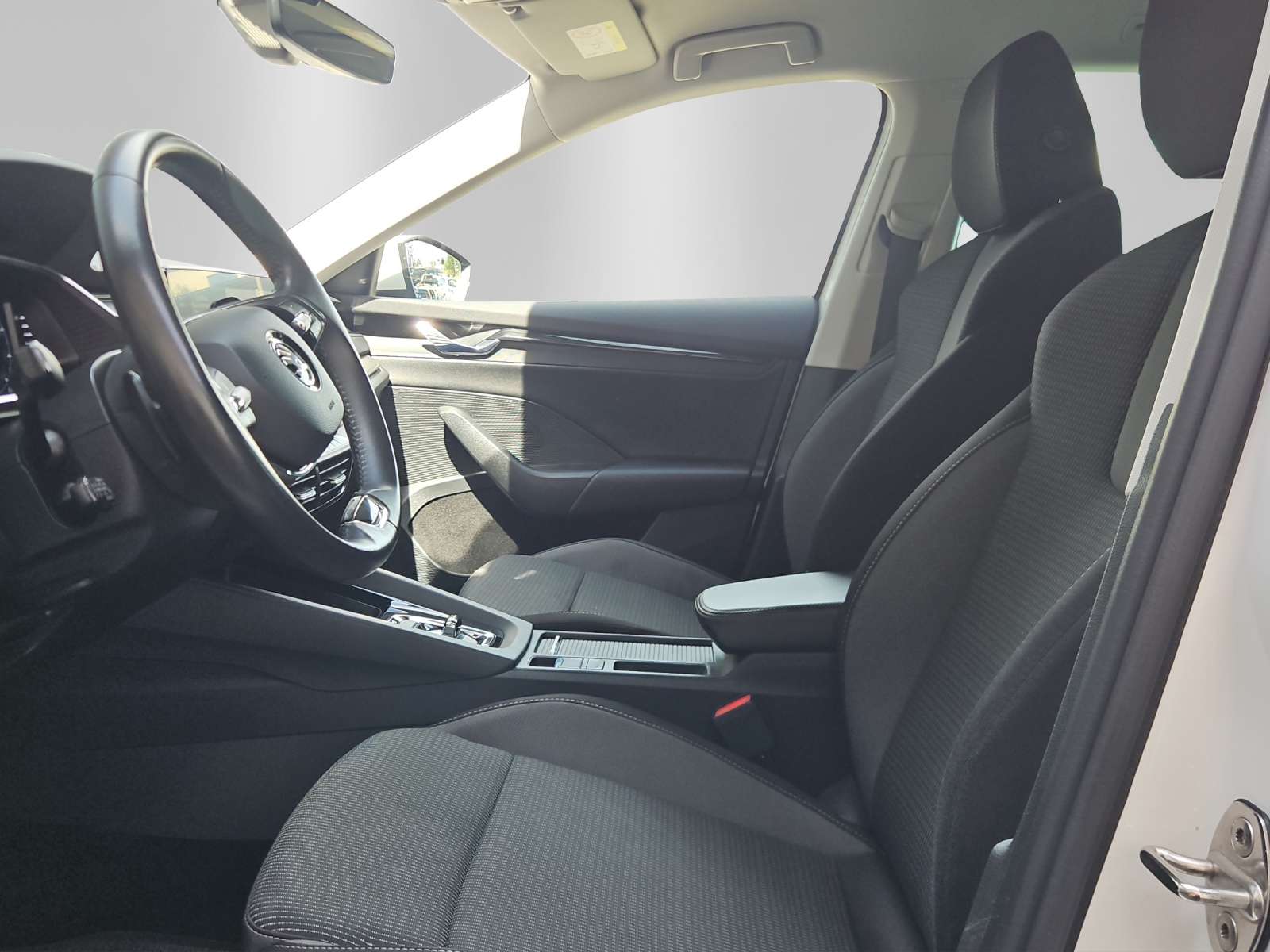 SKODA Octavia Combi 2.0 TDI DSG Ambition 4x4-image-5