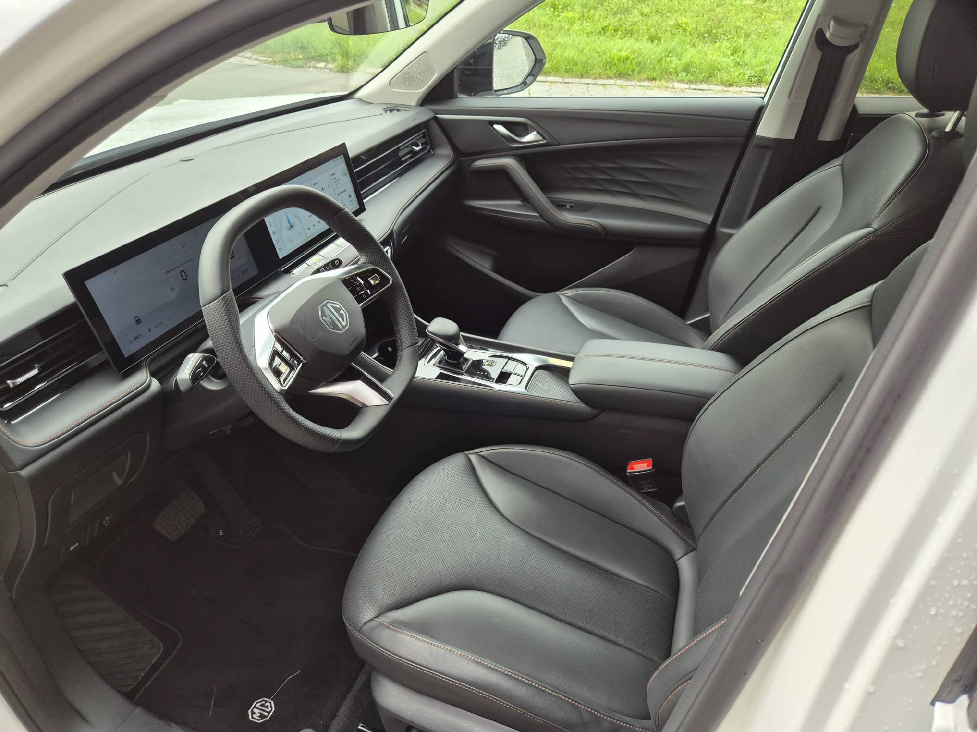 MG HS 1.5 Hybrid Luxury-image-8