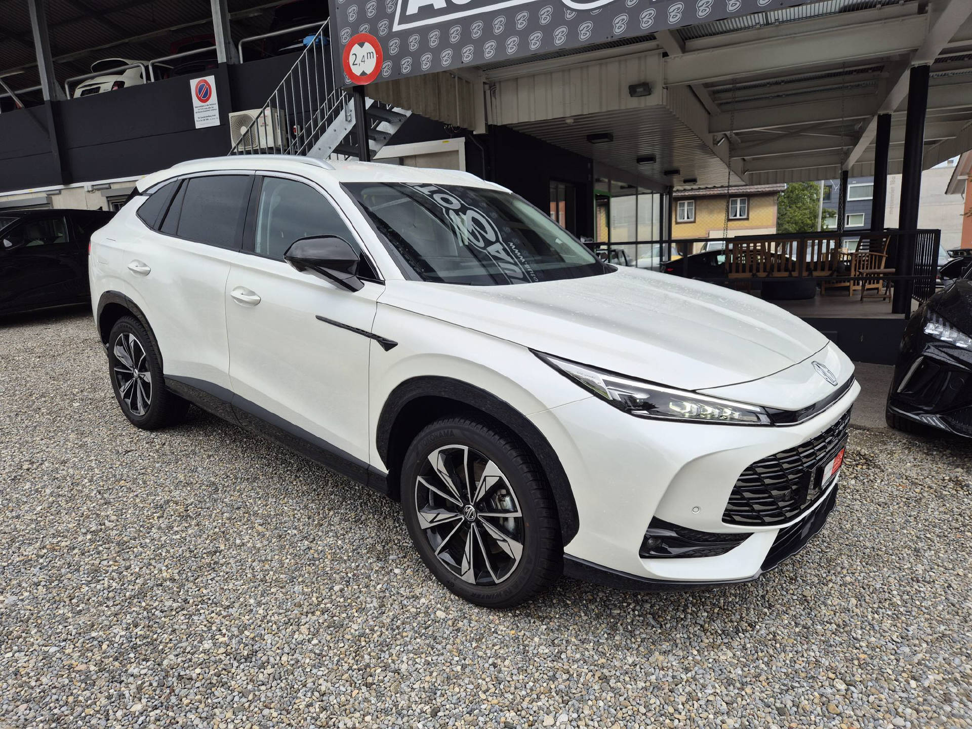 MG HS 1.5 Hybrid Luxury-image-1