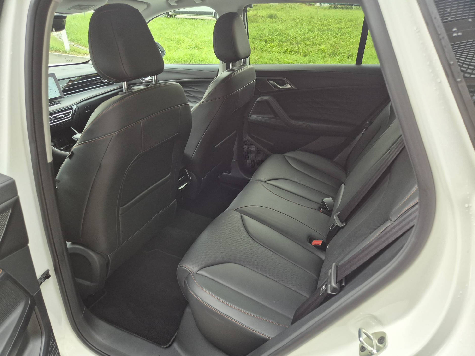 MG HS 1.5 Hybrid Luxury-image-12
