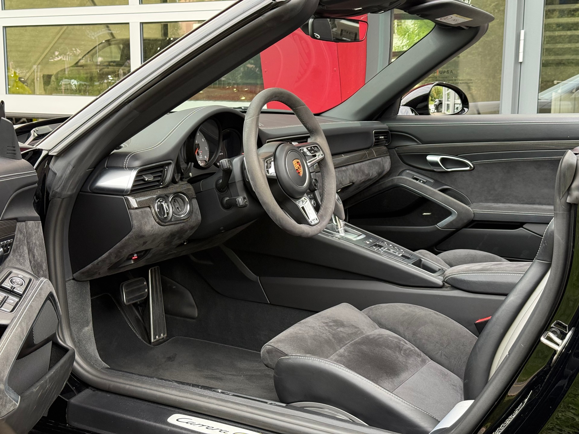 PORSCHE 911 Cabrio Carrera GTS PDK-image-5