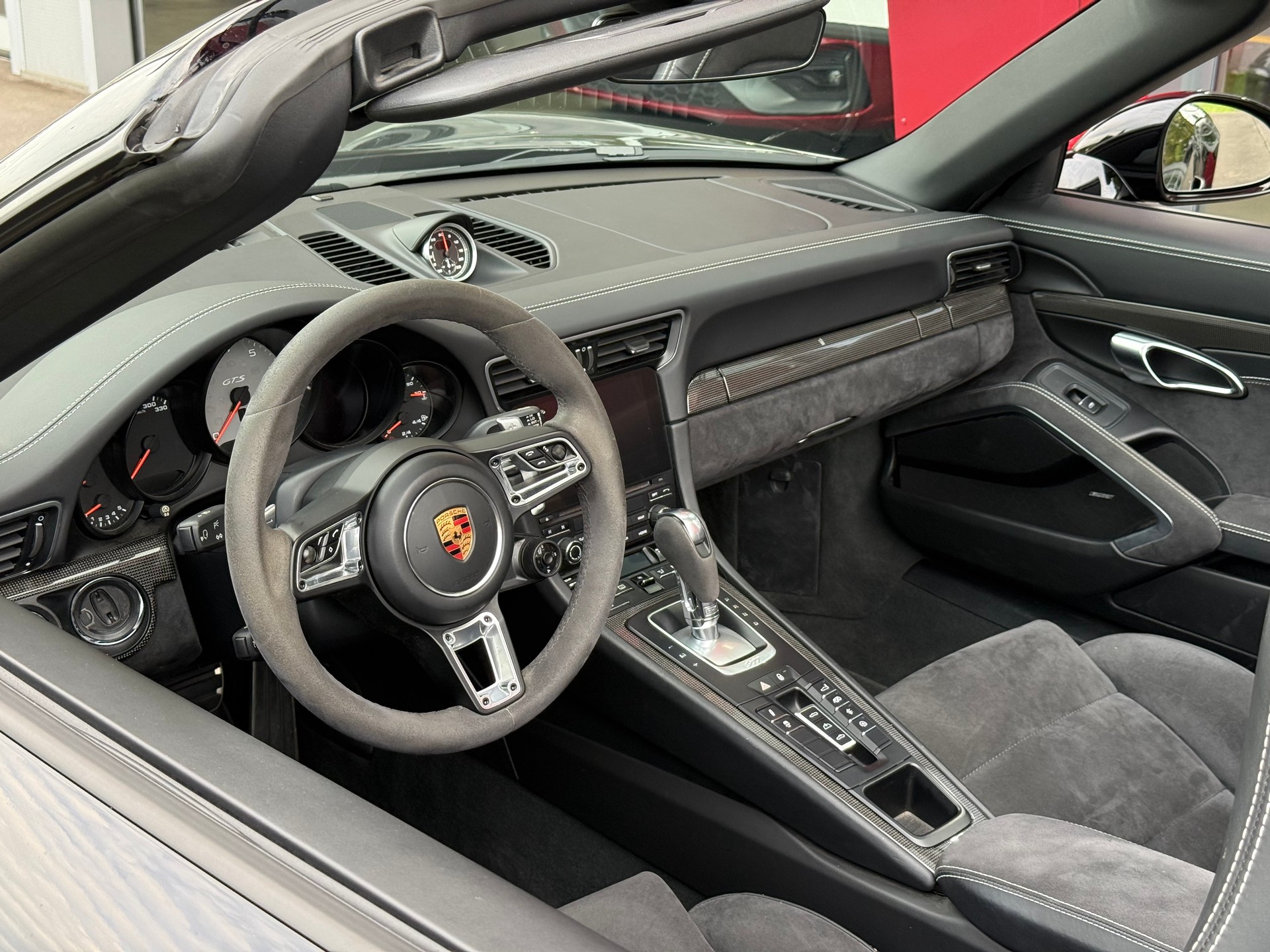 PORSCHE 911 Cabrio Carrera GTS PDK-image-6