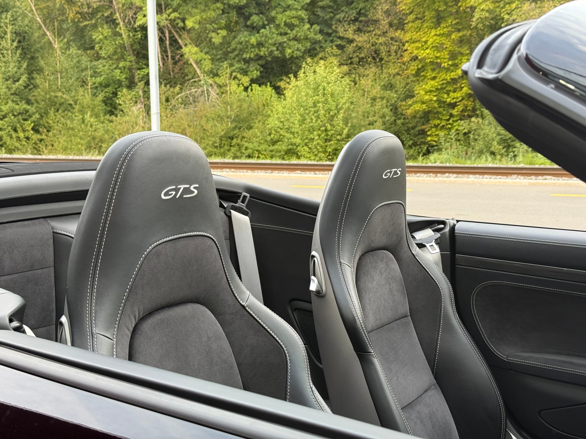 PORSCHE 911 Cabrio Carrera GTS PDK-image-9