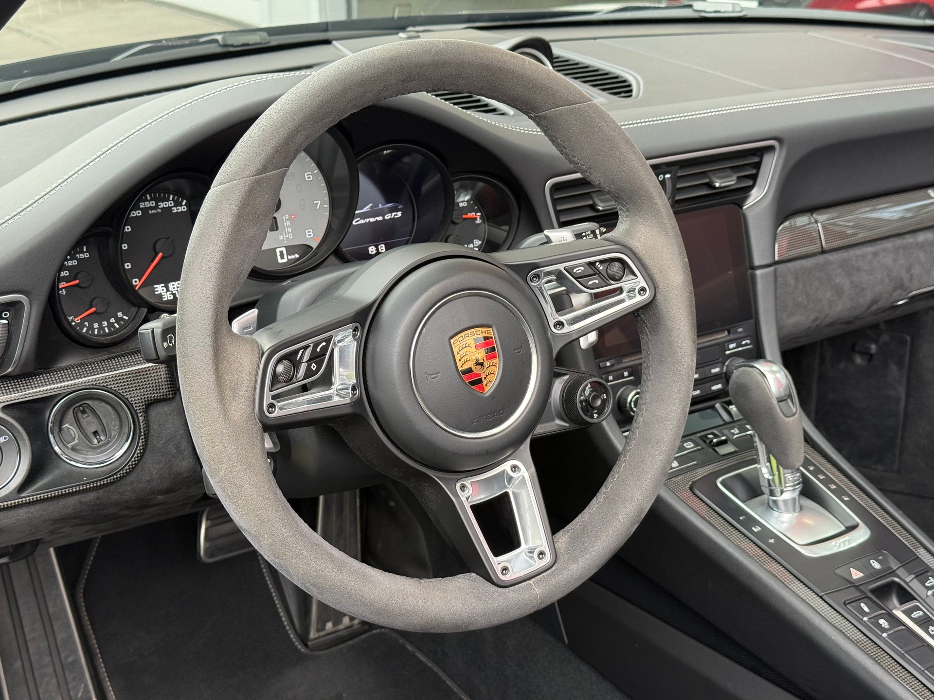 PORSCHE 911 Cabrio Carrera GTS PDK-image-8