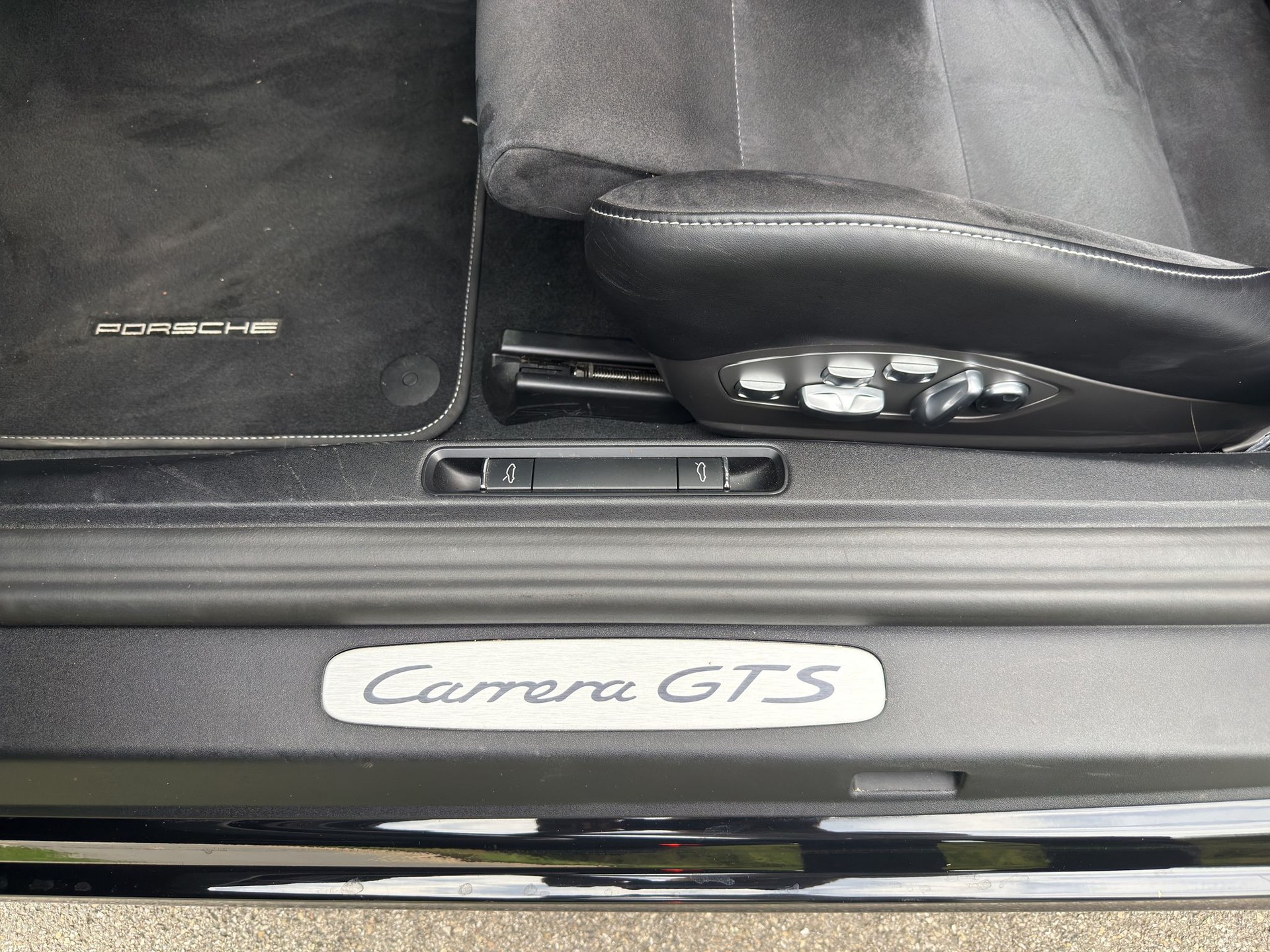 PORSCHE 911 Cabrio Carrera GTS PDK-image-15
