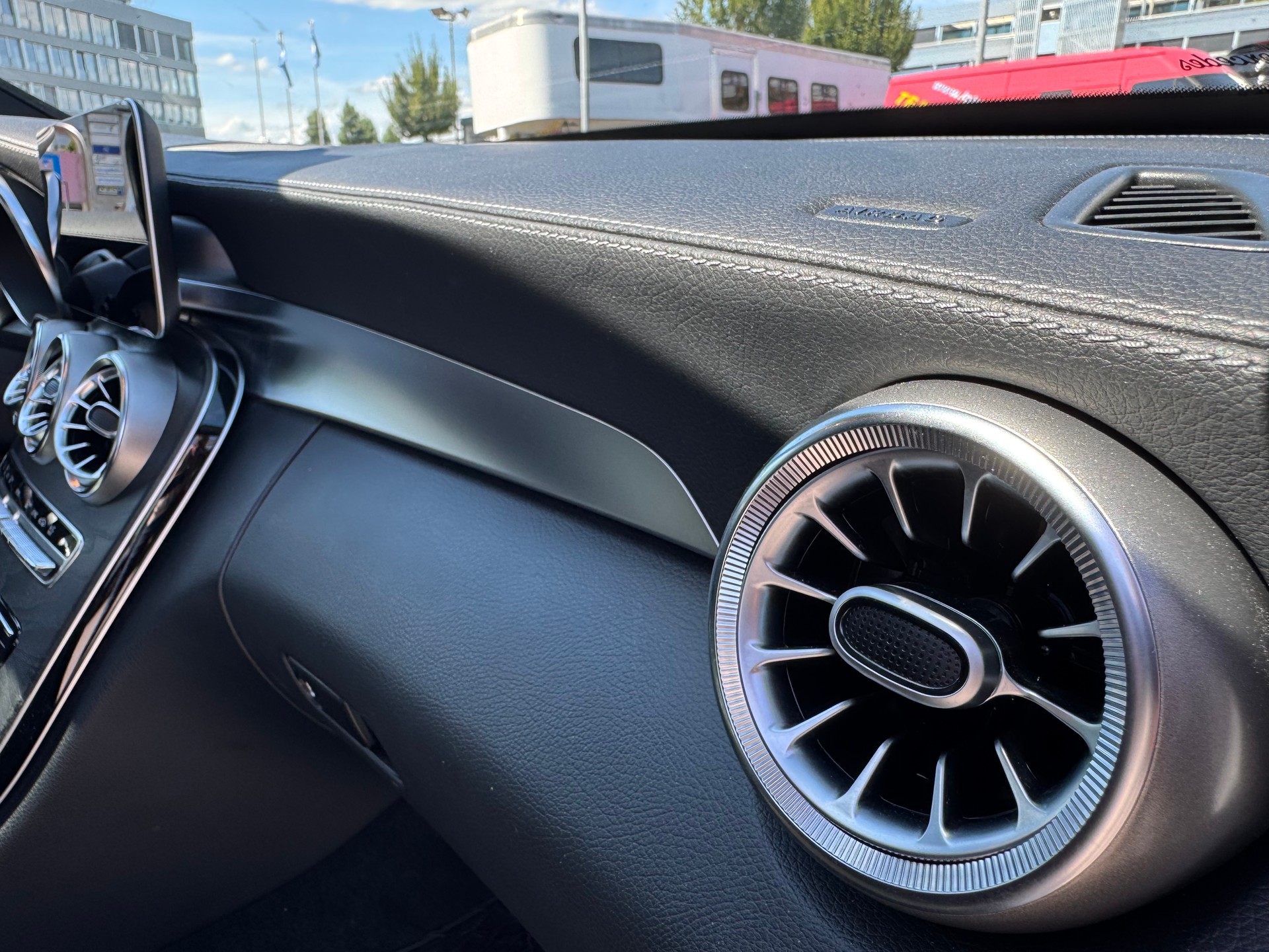 MERCEDES-BENZ C 220 d AMG Line 4matic-image-4