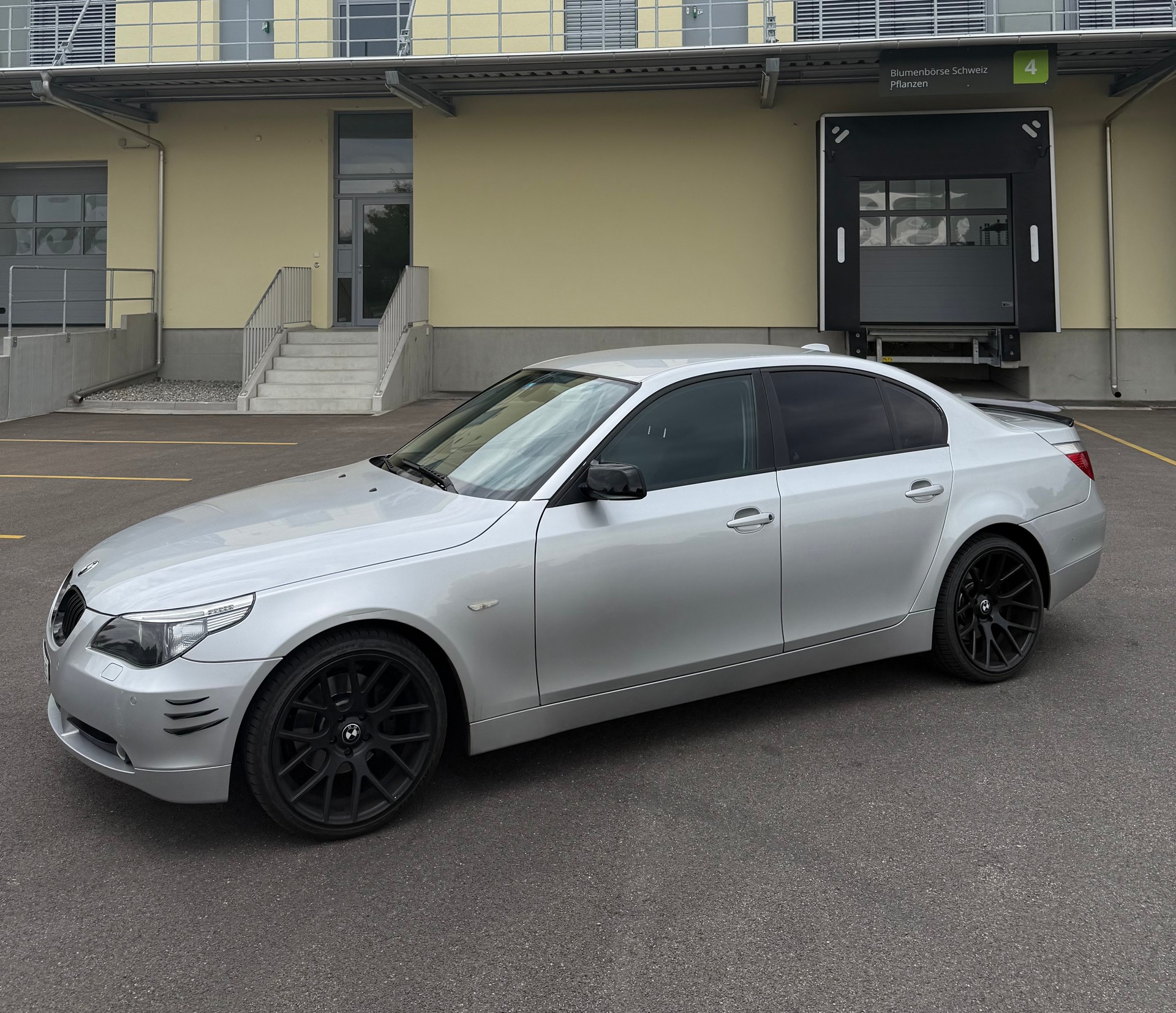 BMW 520i-image-1